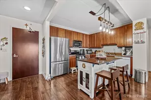 125 Lakeview Dr, Bloomingdale, IL 60108 - Photo 2