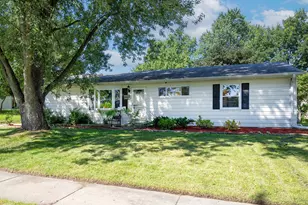 18660 W Highfield Dr, Gurnee, IL 60031 - Photo 1