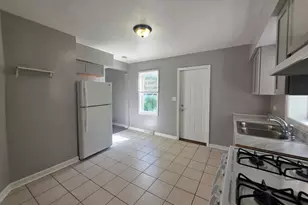 205 S Park Ave, Waukegan, IL 60085 - Photo 4