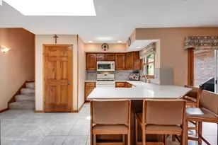 8636 W 98th Pl, Palos Hills, IL 60465 - Photo 6