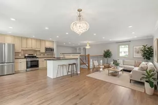 112 Lilac Ln, Buffalo Grove, IL 60089 - Photo 2