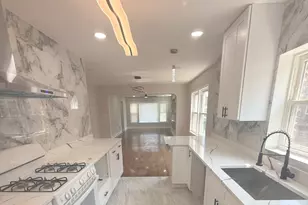 8926 S Paxton Ave, Chicago, IL 60617 - Photo 18