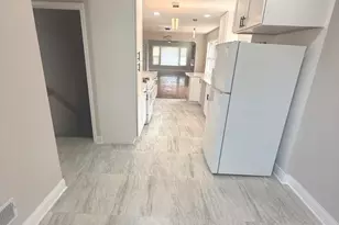 8926 S Paxton Ave, Chicago, IL 60617 - Photo 10