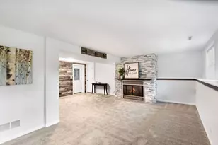 1817 Elmwood Dr, Lindenhurst, IL 60046 - Photo 16