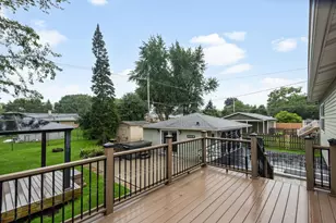 1817 Elmwood Dr, Lindenhurst, IL 60046 - Photo 24
