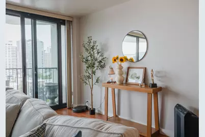1560 N Sandburg Terrace #1506, Chicago, IL 60610 - Photo 6