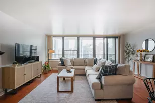 1560 N Sandburg Terrace, Chicago, IL 60610 - Photo 4
