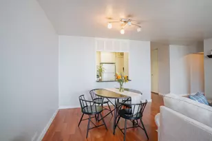 1560 N Sandburg Terrace, Chicago, IL 60610 - Photo 10