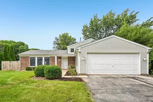 89 Foxcroft Rd, Naperville, IL 60565 - Photo 2