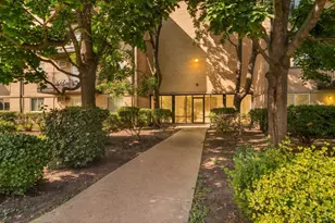 2420 E Brandenberry Ct, Arlington Heights, IL 60004 - Photo 2