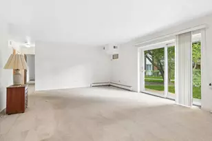 2420 E Brandenberry Ct, Arlington Heights, IL 60004 - Photo 4