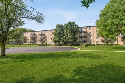 2420 E Brandenberry Court #1L, Arlington Heights, IL 60004 - Photo 1