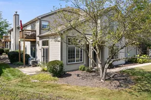 819 Asbury Dr, Aurora, IL 60502 - Photo 2