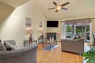 2006 Teton Pkwy, Algonquin, IL 60102 - Photo 2