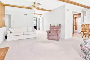10 Walker Dr, Bloomington, IL 61701 - Photo 2