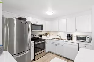 2005 S Finley Rd, Lombard, IL 60148 - Photo 10