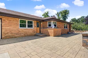 378 Oakwood Dr, Crete, IL 60417 - Photo 4