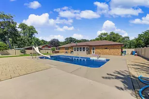 378 Oakwood Dr, Crete, IL 60417 - Photo 28