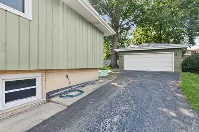 9352 S 82nd Court, Hickory Hills, IL 60457 - Photo 18