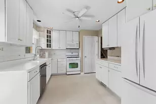 9352 S 82nd Ct, Hickory Hills, IL 60457 - Photo 6