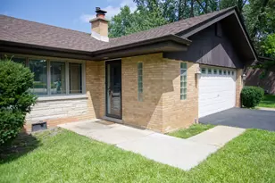 16W320 94th St, Burr Ridge, IL 60527 - Photo 2