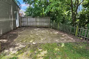 611 Golfview Dr, Round Lake Beach, IL 60073 - Photo 6