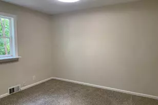 949 Harriet Ave, Aurora, IL 60505 - Photo 8