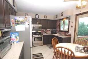 613 Garys Dr, Antioch, IL 60002 - Photo 6