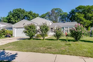 600 Thompson Blvd, Buffalo Grove, IL 60089 - Photo 2