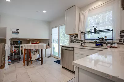600 Thompson Boulevard, Buffalo Grove, IL 60089 - Photo 12