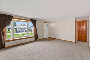 8875 S Corcoran Rd, Hometown, IL 60456 - Photo 6
