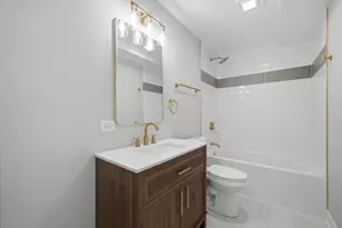 2442 W Wilson Ave, Chicago, IL 60625 - Photo 14