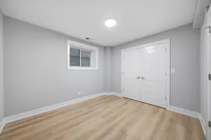 2442 W Wilson Ave, Chicago, IL 60625 - Photo 12