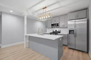 2442 W Wilson Ave, Chicago, IL 60625 - Photo 8