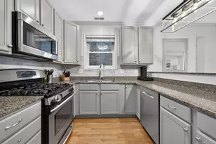 3930 N Southport Ave, Chicago, IL 60613 - Photo 6