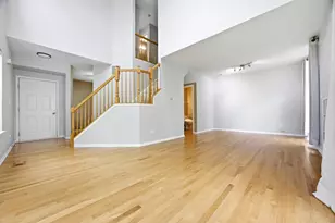 1330 Lunt Ct, Schaumburg, IL 60193 - Photo 2