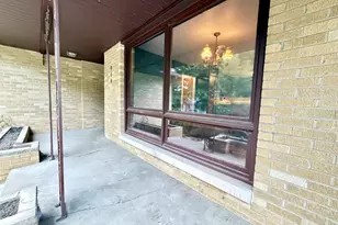 909 W Washington St, Clifton, IL 61727 - Photo 2