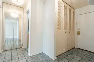 1375 Rebecca Dr, Hoffman Estates, IL 60169 - Photo 10