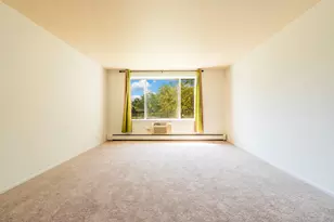 1375 Rebecca Dr, Hoffman Estates, IL 60169 - Photo 4