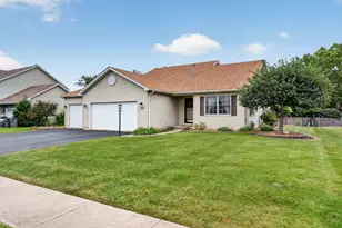304 Thames Dr, Shorewood, IL 60404 - Photo 1