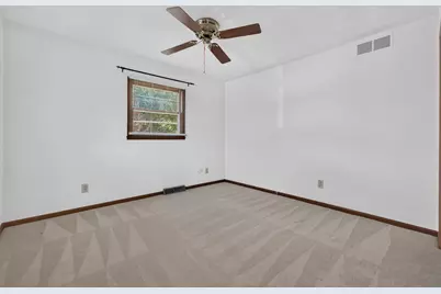5555 Roanoke Road, Rockford, IL 61107 - Photo 22