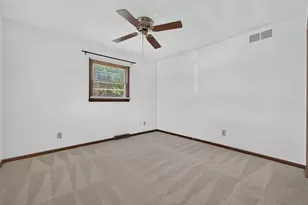 5555 Roanoke Rd, Rockford, IL 61107 - Photo 22