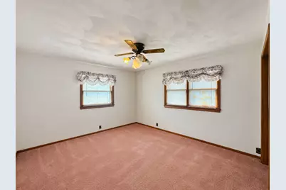 611 S Adams Avenue, Freeport, IL 61032 - Photo 12