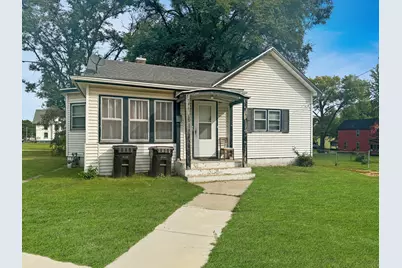 611 S Adams Avenue, Freeport, IL 61032 - Photo 2