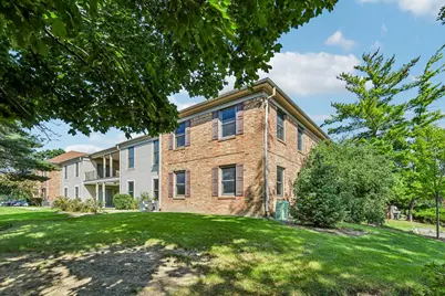 1760 Bristol Walk Walk #B, Hoffman Estates, IL 60169 - Photo 2