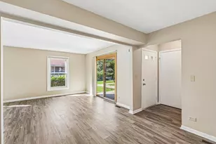 1760 Bristol Walk Walk, Hoffman Estates, IL 60169 - Photo 4