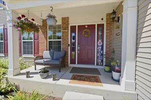 2427 Emerald Ln, Yorkville, IL 60560 - Photo 2