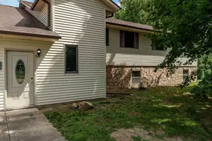 2379 Circle Dr, Belvidere, IL 61008 - Photo 2