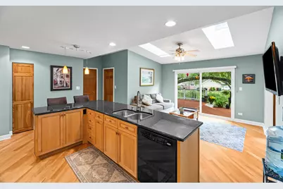 545 Newark Lane, Hoffman Estates, IL 60169 - Photo 10