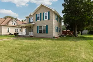 109 E Morrell St, Streator, IL 61364 - Photo 2